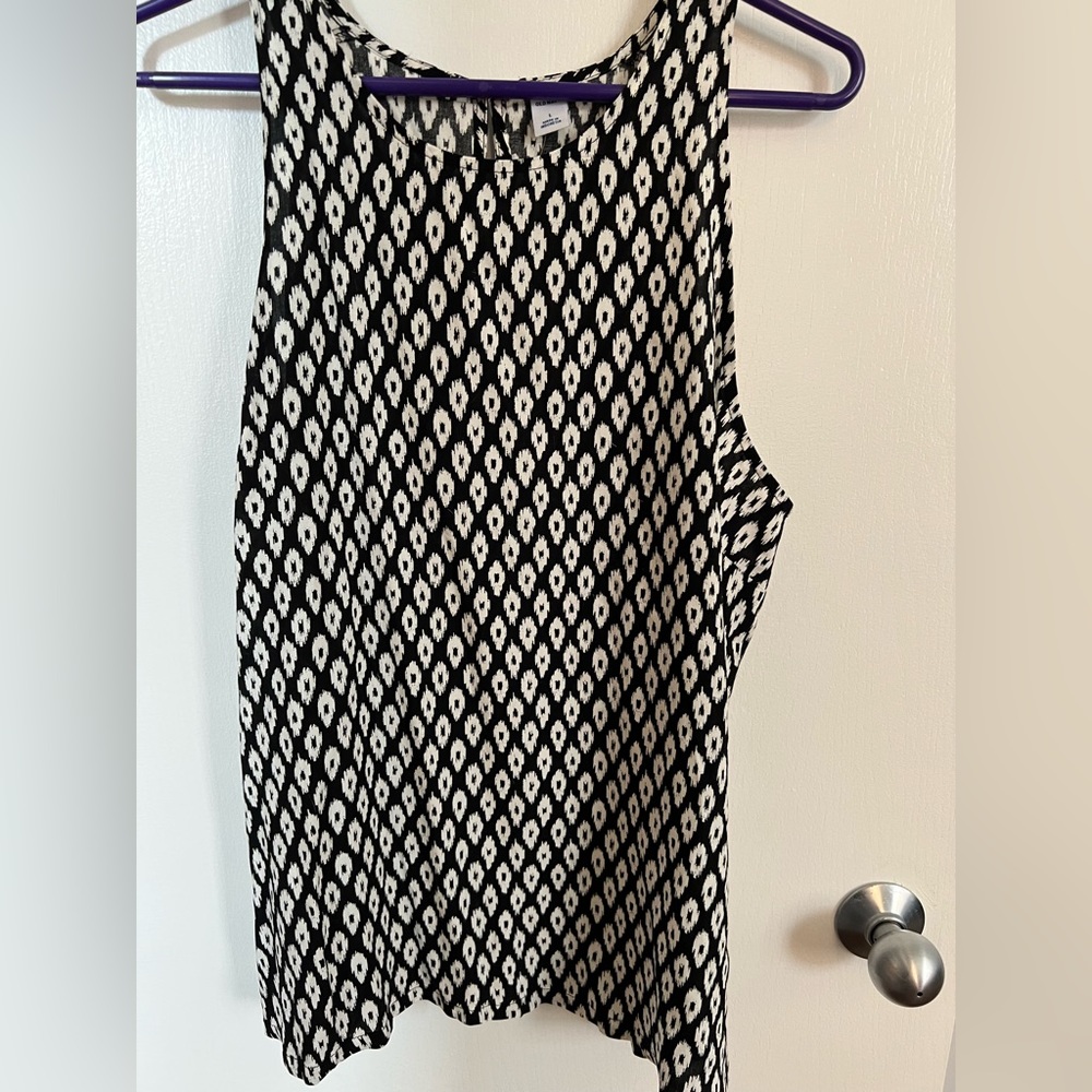 Old Navy tank black and white size L